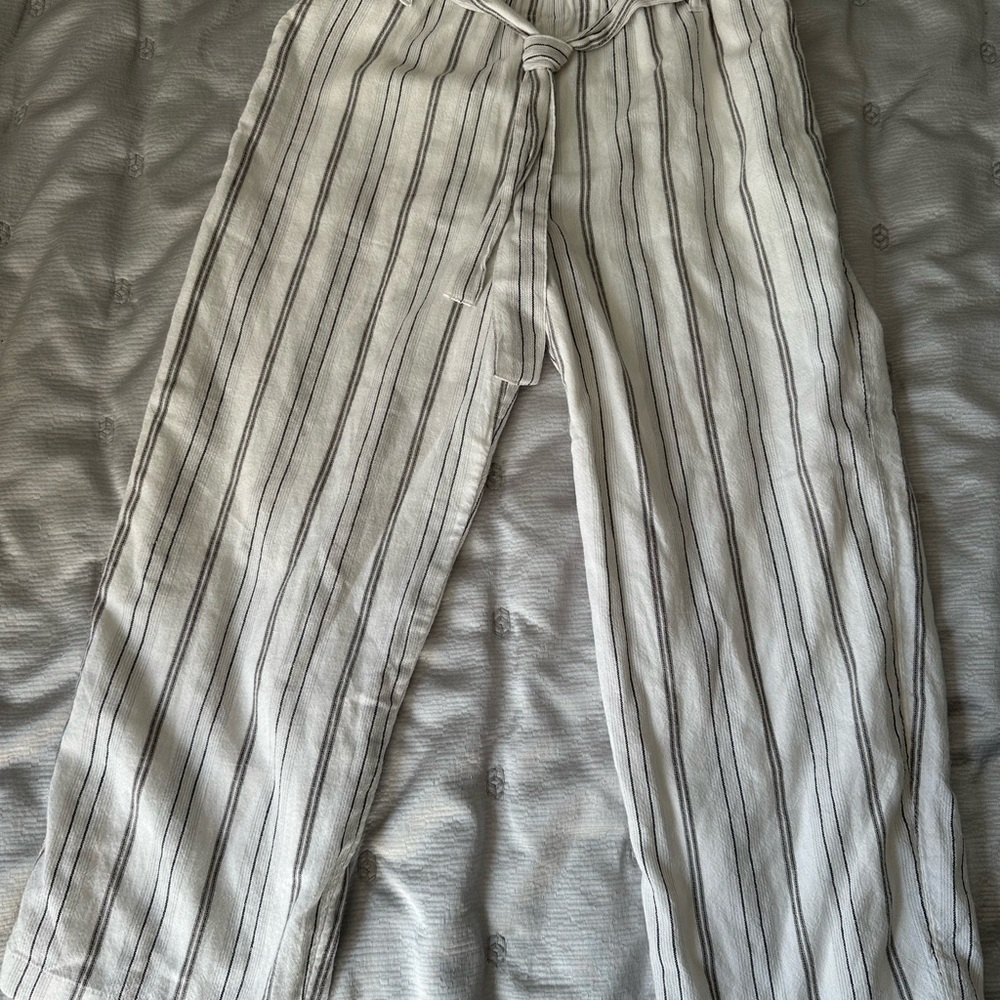 Abercrombie Kids Girls Sz 11/12 Paperbag Waist Cropped White & Black StripedPant